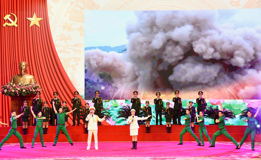 Chương trình biểu diễn nghệ thuật mở đầu cho buổi lễ.