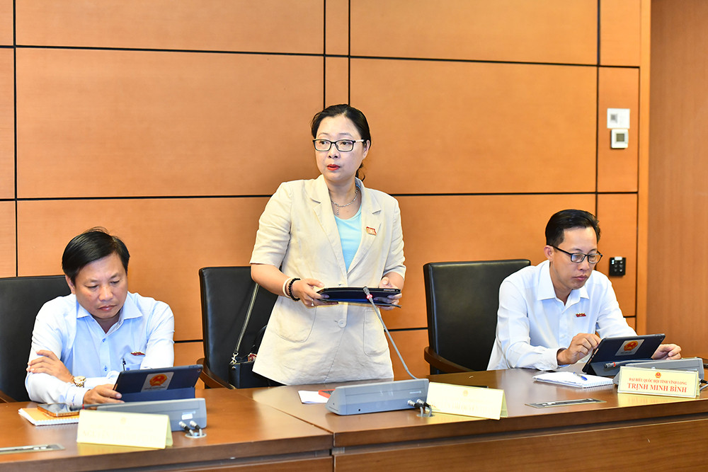 Dự án Luật sửa đổi, bổ sung một số điều của Luật Xuất cảnh, nhập cảnh của công dân Việt Nam và Luật Nhập cảnh, xuất cảnh, quá cảnh, cư trú của người nước ngoài tại Việt Nam được nhiều đại biểu Quốc hội thảo luận, góp ý kiến.