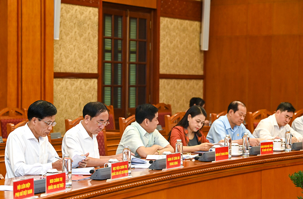 Đại diện các ban đảng, 4 văn phòng, cơ quan, đoàn thể ở Trung ương dự hội nghị.