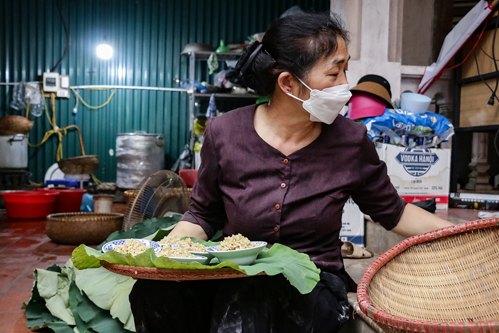 [Ảnh] Tất bật làm cơm rượu nếp cho ngày Tết Đoan Ngọ ảnh 12