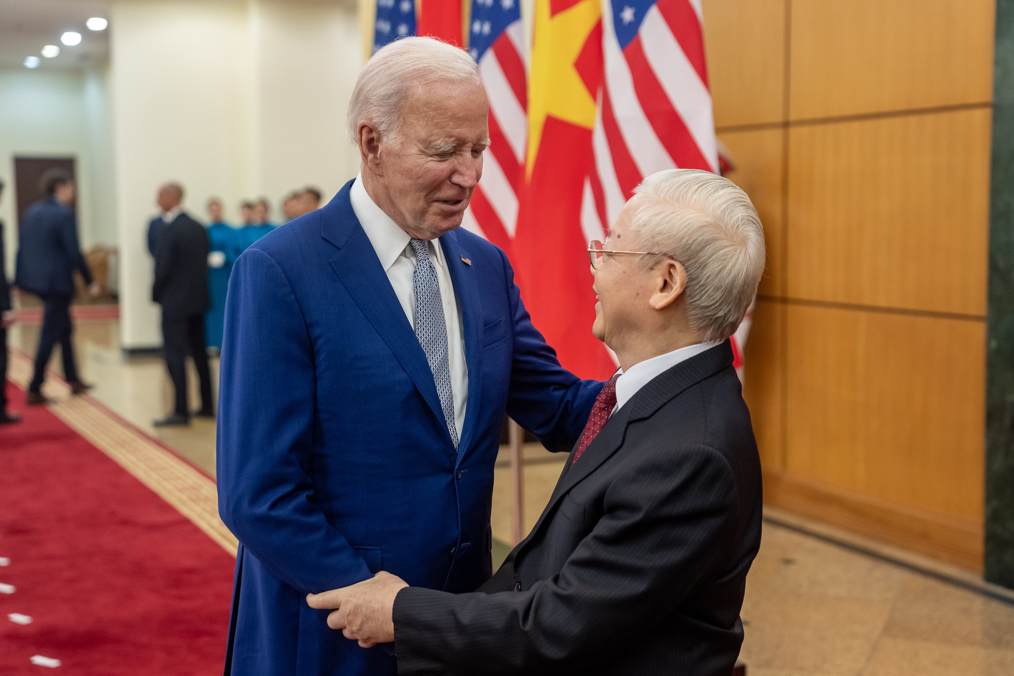 Tổng Bí thư Nguyễn Phú Trọng (bên phải) và Tổng thống Joe Biden. (Ảnh: TTXVN)