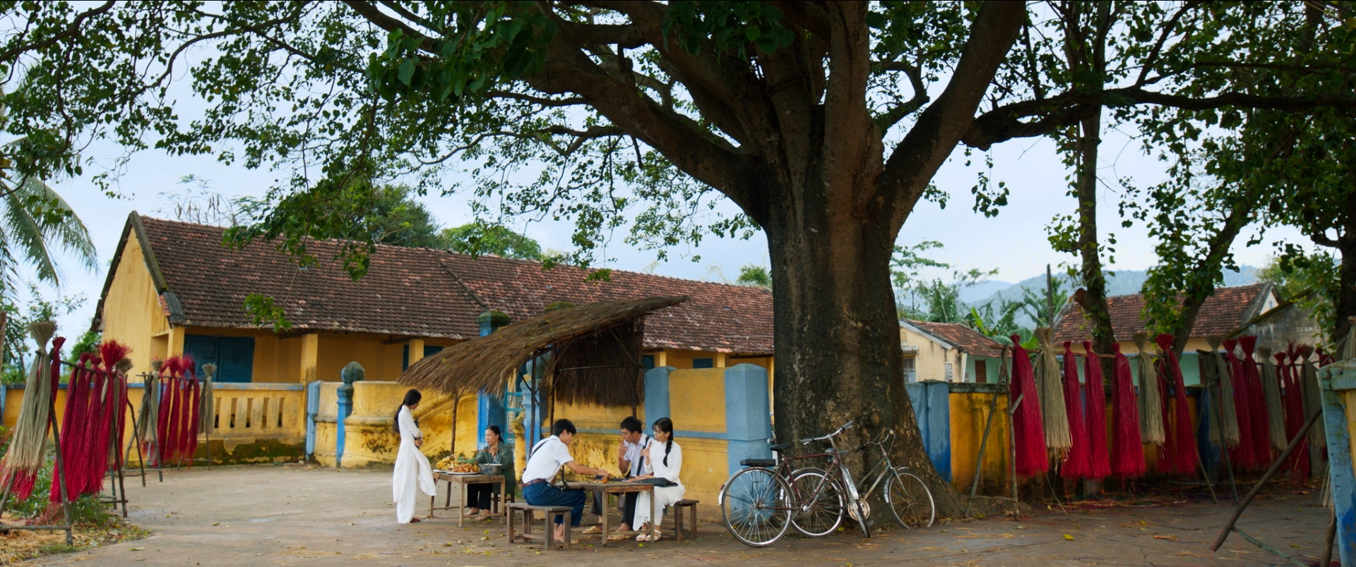 Bối cảnh trong phim được dàn dựng công phu. (Ảnh: Đoàn làm phim)