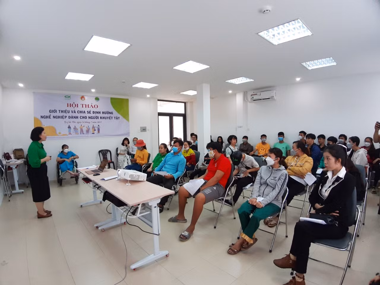 Giới thiệu và chia sẻ định hướng nghề nghiệp cho người khuyết tật tại Cần Thơ. (Ảnh: BTC)