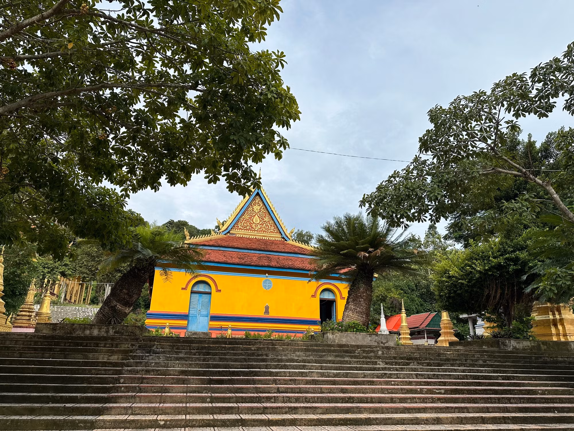 Một góc chùa Sà Lôn.