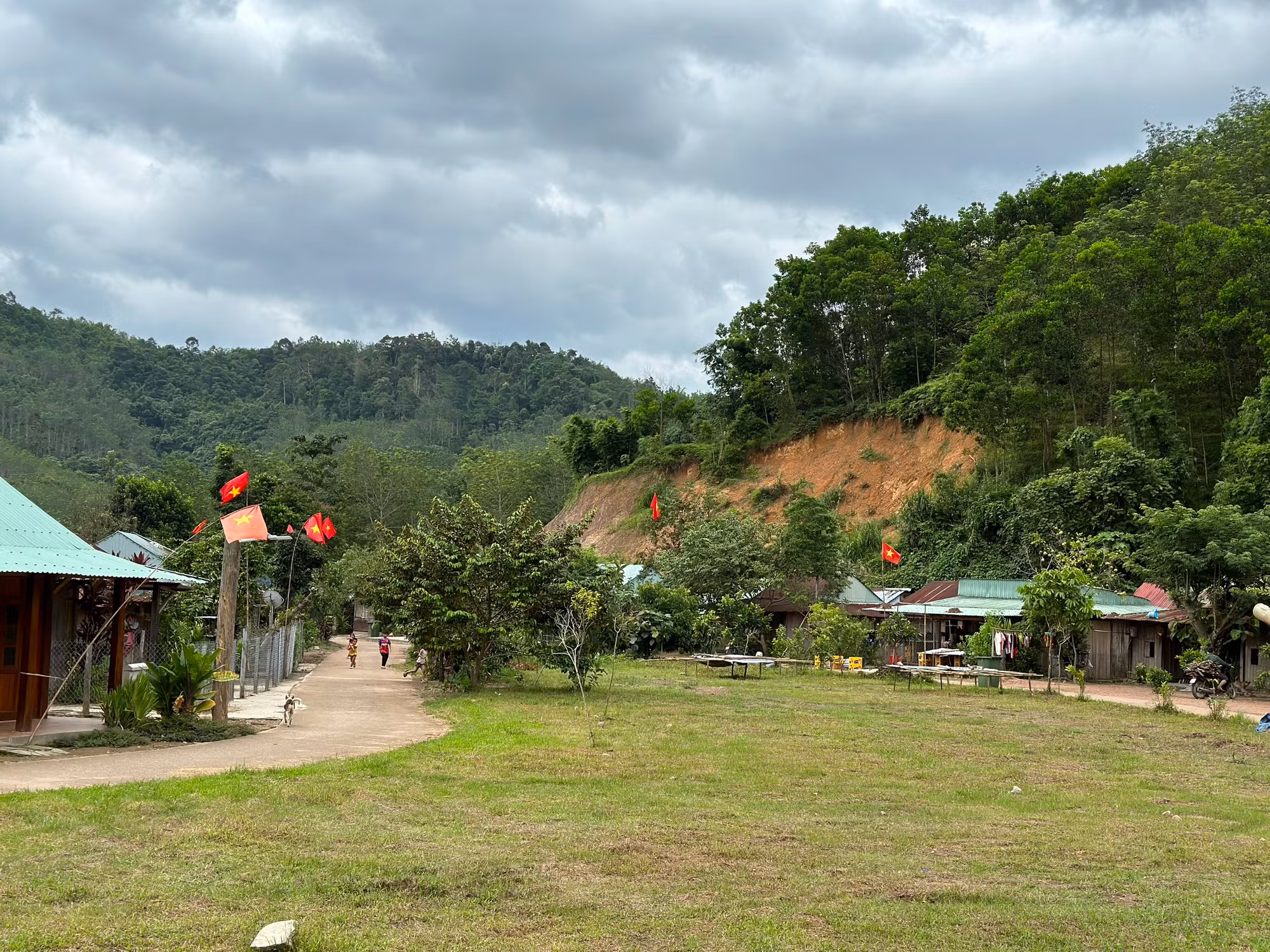 Khung cảnh thanh bình ở thôn Arớh