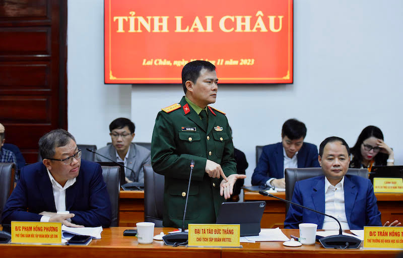 Đại tá Tào Đức Thắng, Chủ tịch Tập đoàn Viettel phát biểu.