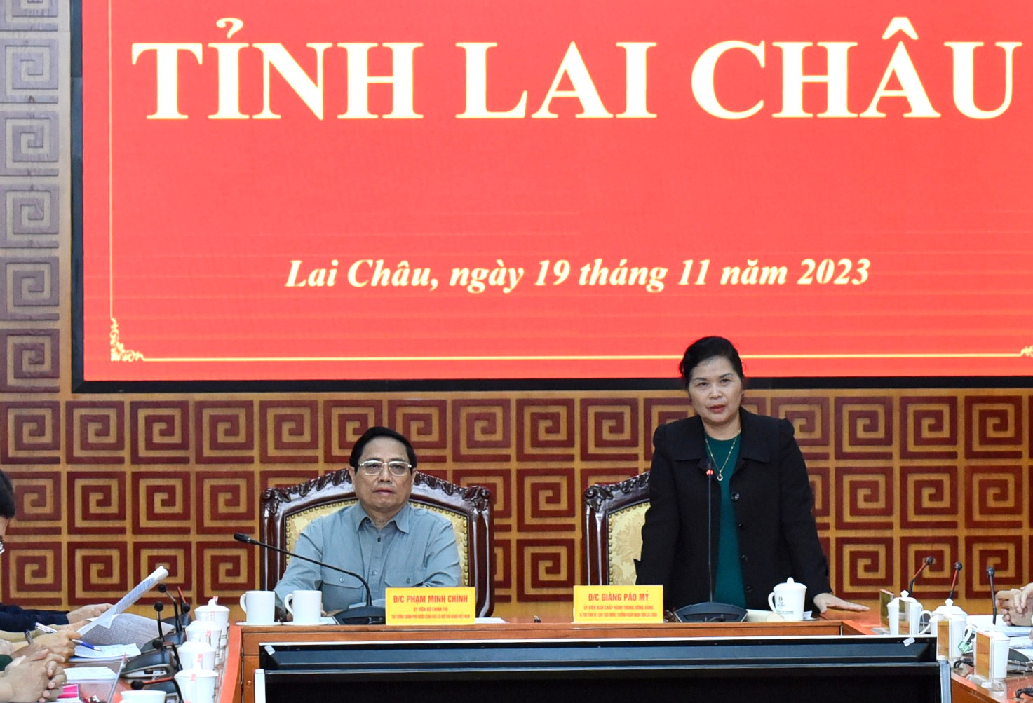 Bí thư Tỉnh ủy, Chủ tịch HĐND tỉnh, Trưởng Đoàn Đại biểu Quốc hội tỉnh Lai Châu Giàng Páo Mỷ phát biểu.