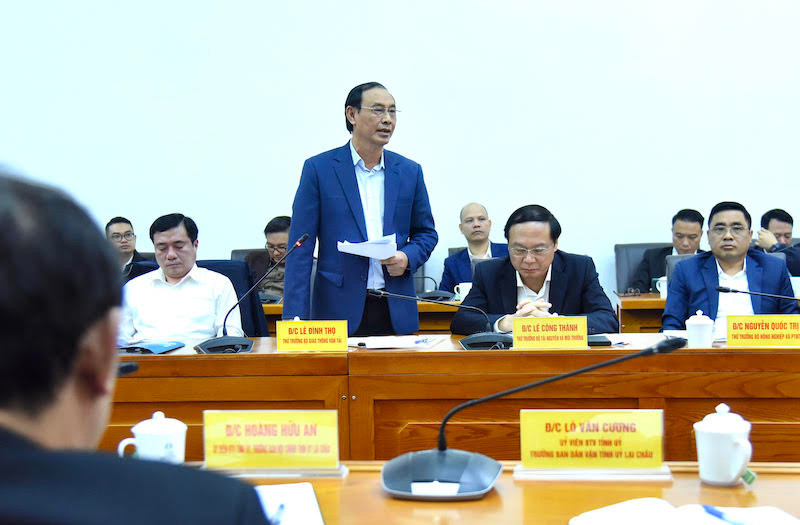 Thứ trưởng Bộ Giao thông vận tải Lê Đình Thọ phát biểu.