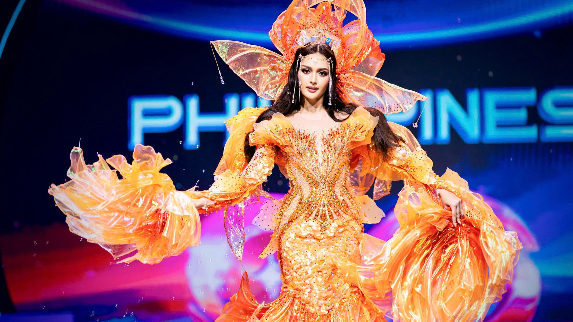 Miss Cosmo Philippines hóa thành nàng tiên cá ấn tượng. Miss Cosmo Philippines hóa thành nàng tiên cá ấn tượng.