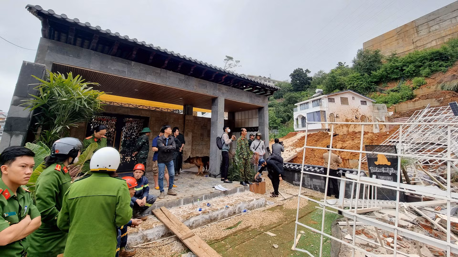 Ngôi nhà trong khu vực tại thời điểm xảy ra sạt lở không có người sinh sống.