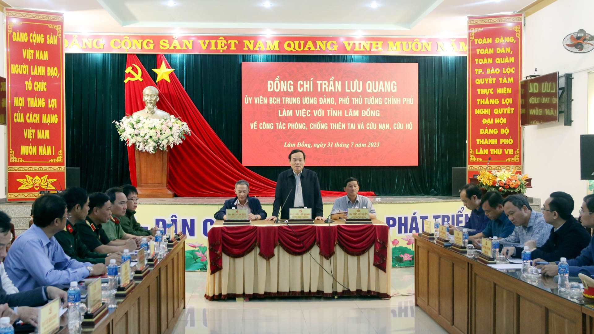 Phó Thủ tướng Trần Lưu Quang nhấn mạnh ba nội dung, nhóm việc, gồm: công tác khắc phục, cảnh báo và thích ứng.
