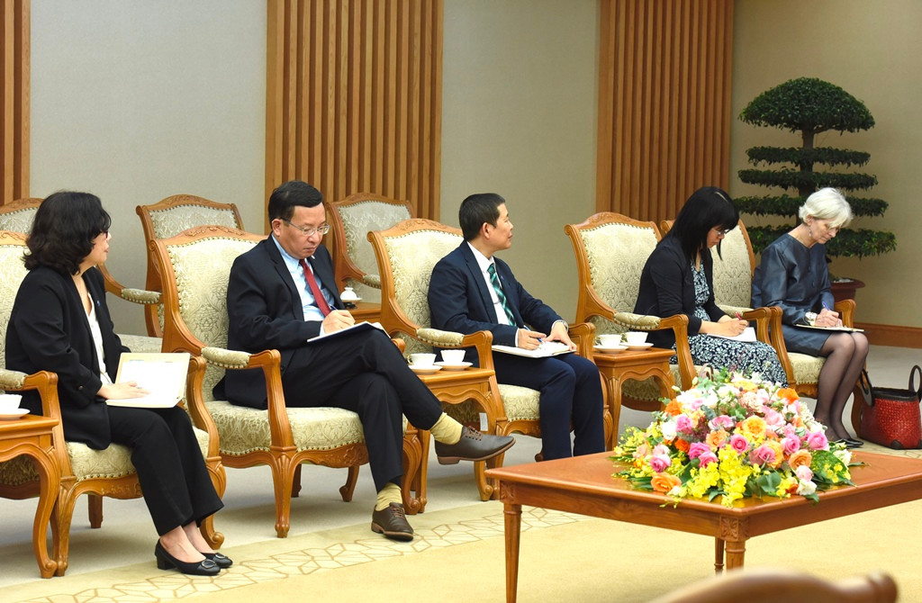 Các thành viên đi cùng đoàn Tổng Giám đốc Tổ chức Lao động Quốc tế (ILO) Gilbert F. Houngbo tại buổi tiếp. Các thành viên đi cùng đoàn Tổng Giám đốc Tổ chức Lao động Quốc tế (ILO) Gilbert F. Houngbo tại buổi tiếp.