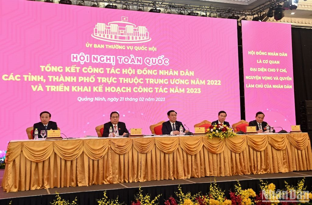 Chủ tịch Quốc hội Vương Đình Huệ, Thường trực Ban Bí thư Võ Văn Thưởng, Phó Chủ tịch Thường trực Quốc hội Trần Thanh Mẫn chủ trì hội nghị. Chủ tịch Quốc hội Vương Đình Huệ, Thường trực Ban Bí thư Võ Văn Thưởng, Phó Chủ tịch Thường trực Quốc hội Trần Thanh Mẫn chủ trì hội nghị.