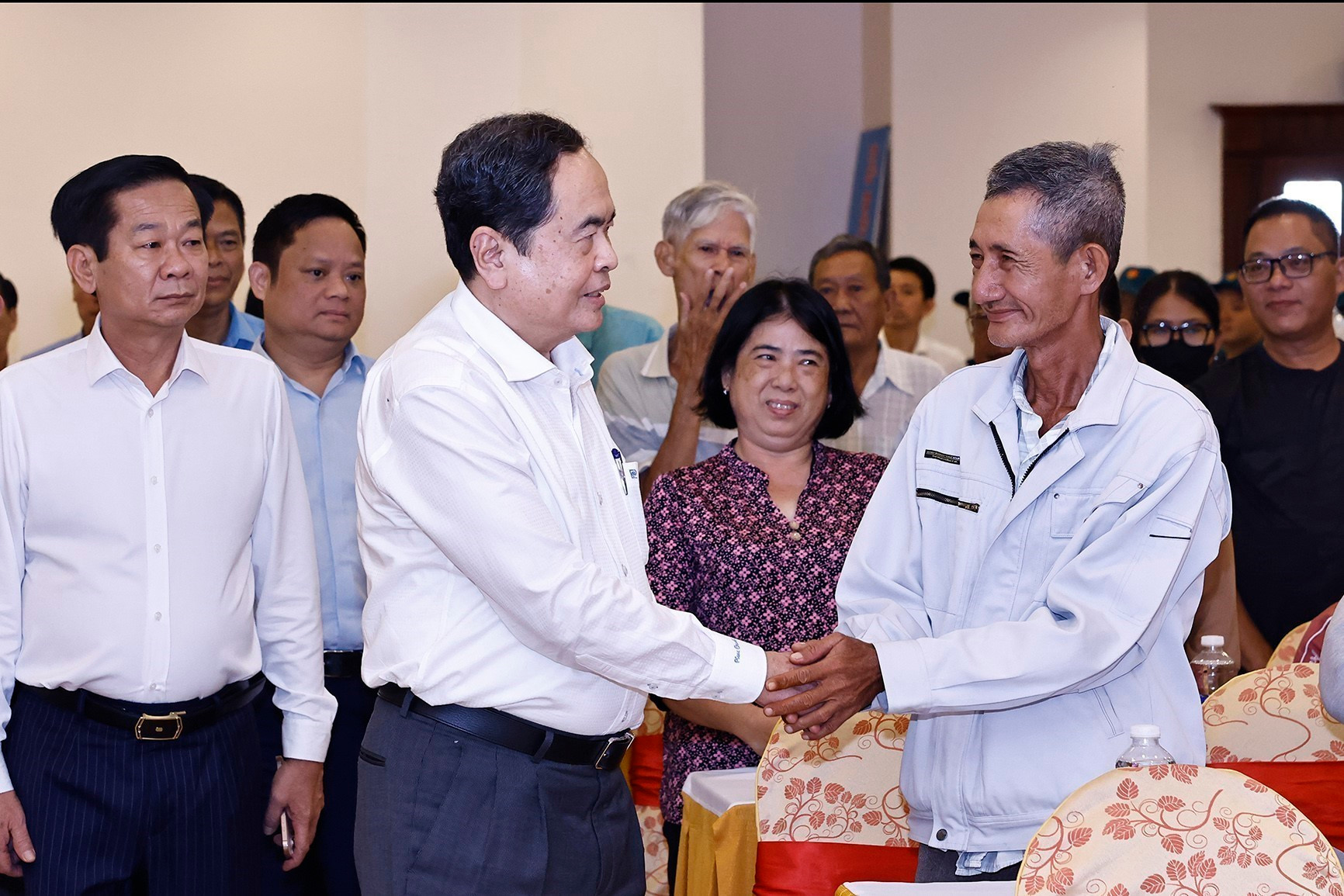 Chủ tịch Quốc hội Trần Thanh Mẫn với đại biểu. Ảnh: Doãn Tấn - TTXVN