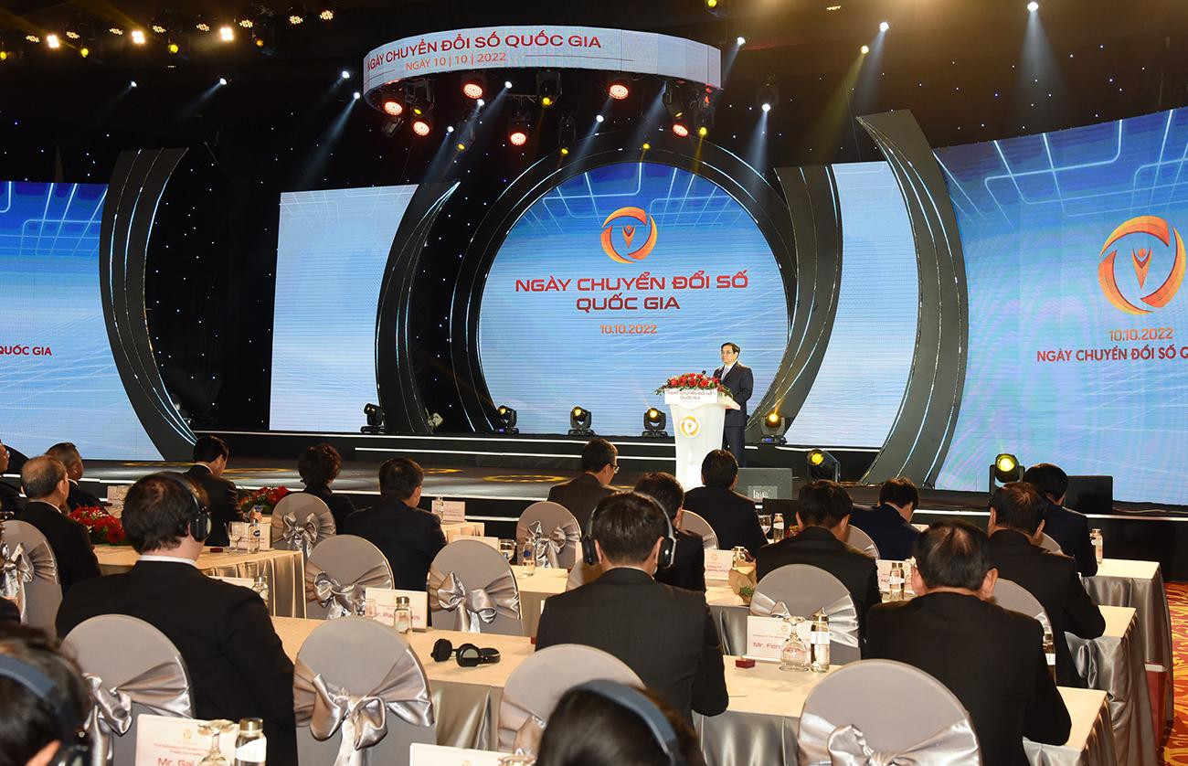 Thủ tướng Phạm Minh Chính: Chúng ta tin tưởng rằng, công cuộc chuyển đổi số quốc gia sẽ có nhiều chuyển biến tích cực, góp phần xây dựng nền kinh tế độc lập, tự chủ, gắn với chủ động, tích cực hội nhập quốc tế sâu rộng, thực chất và hiệu quả, vì một Việt Nam hùng cường, thịnh vượng, người dân được ấm no, hạnh phúc.