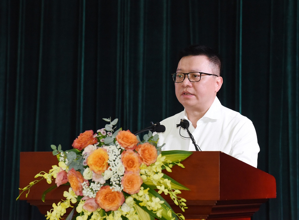 Ủy viên Trung ương Đảng, Tổng Biên tập Báo Nhân Dân, Phó Trưởng Ban Tuyên giáo Trung ương, Chủ tịch Hội Nhà báo Việt Nam Lê Quốc Minh báo cáo kết quả và nhiệm vụ trong tâm của Hội Nhà báo.