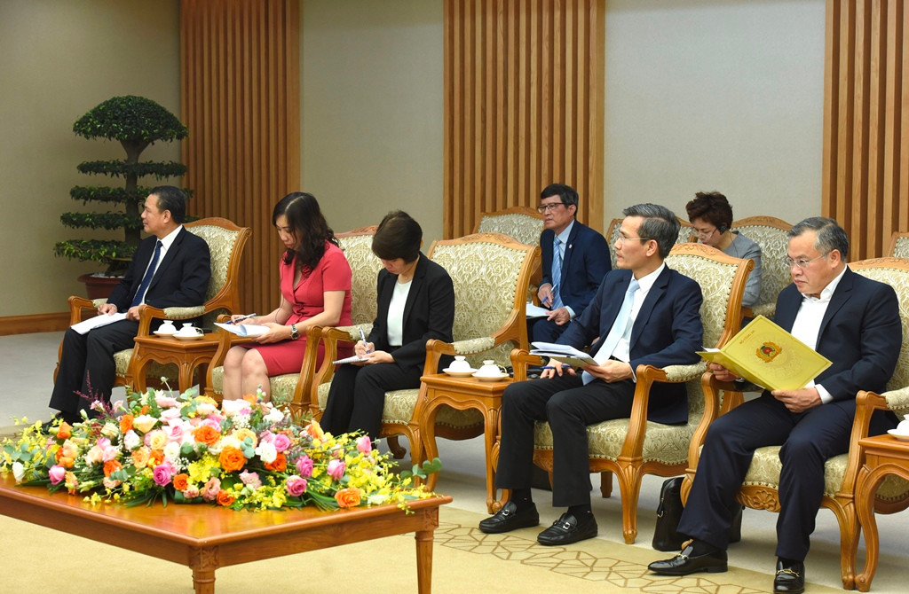 Đại diện lãnh đạo các bộ, ban, ngành của Chính phủ Việt Nam tham dự buổi tiếp. Đại diện lãnh đạo các bộ, ban, ngành của Chính phủ Việt Nam tham dự buổi tiếp.