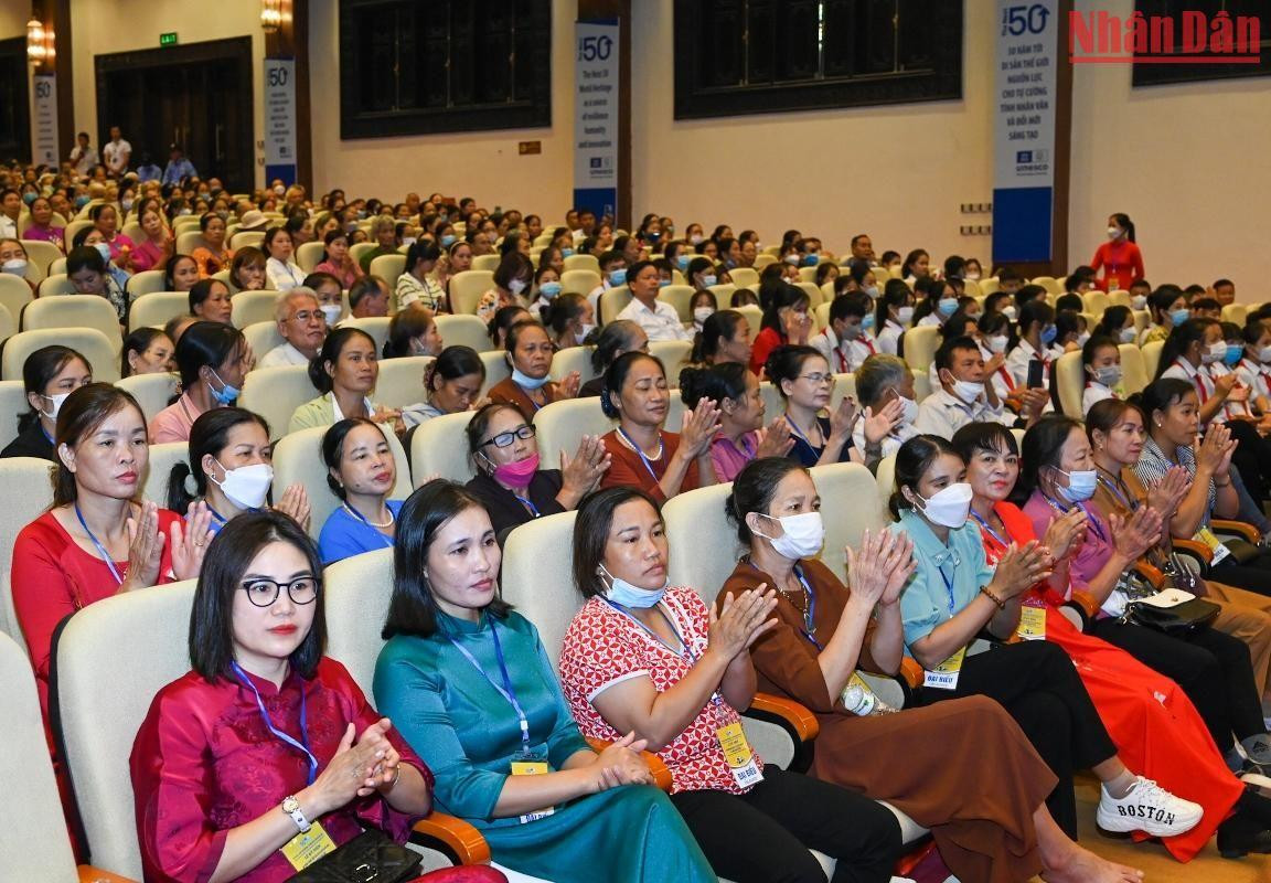 Các đại biểu và các khách mời dự lễ kỷ niệm.