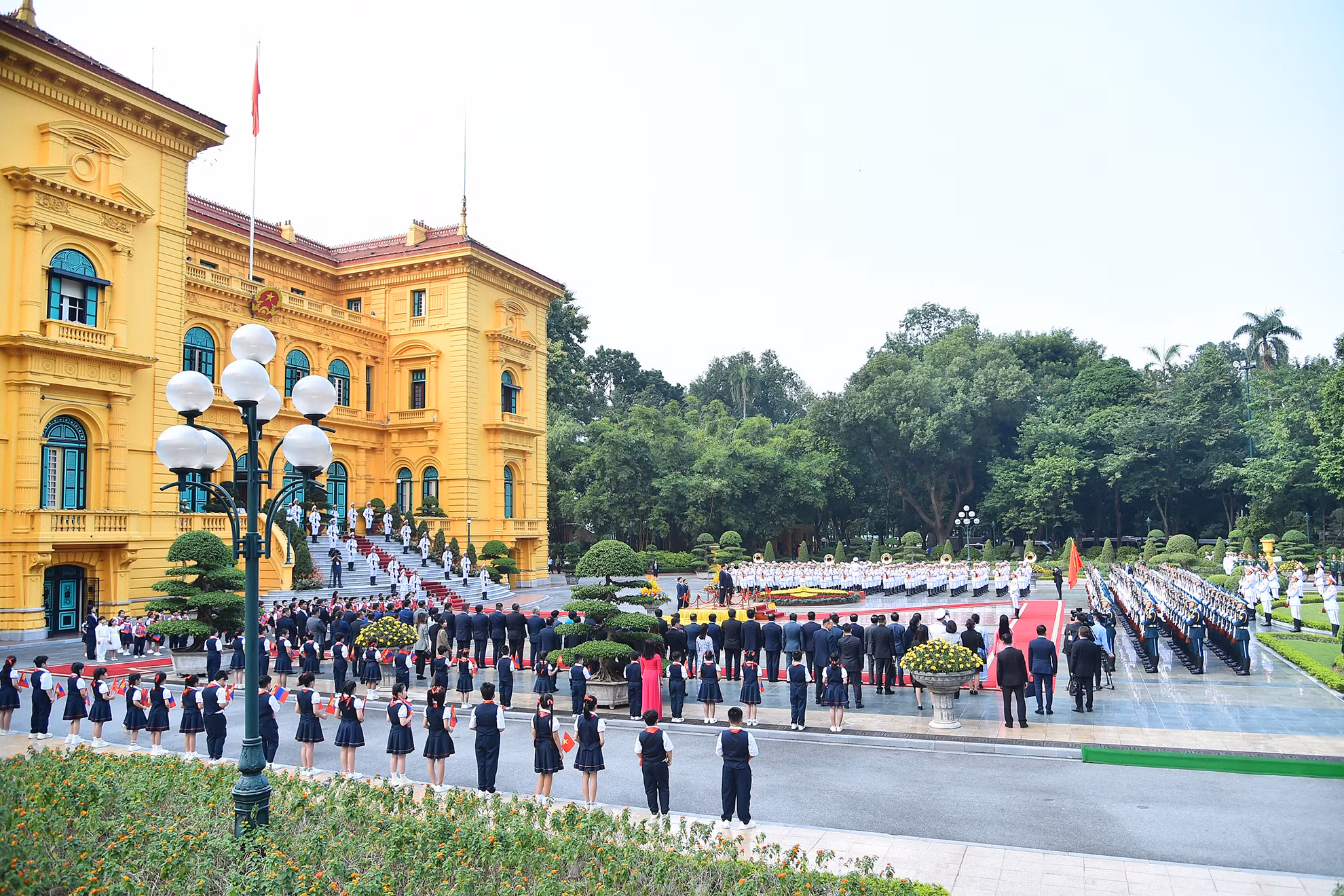 [Ảnh] Chủ tịch nước Võ Văn Thưởng chủ trì lễ đón, hội đàm với Tổng thống Mông Cổ Ukhnaagiin Khurelsukh ảnh 5