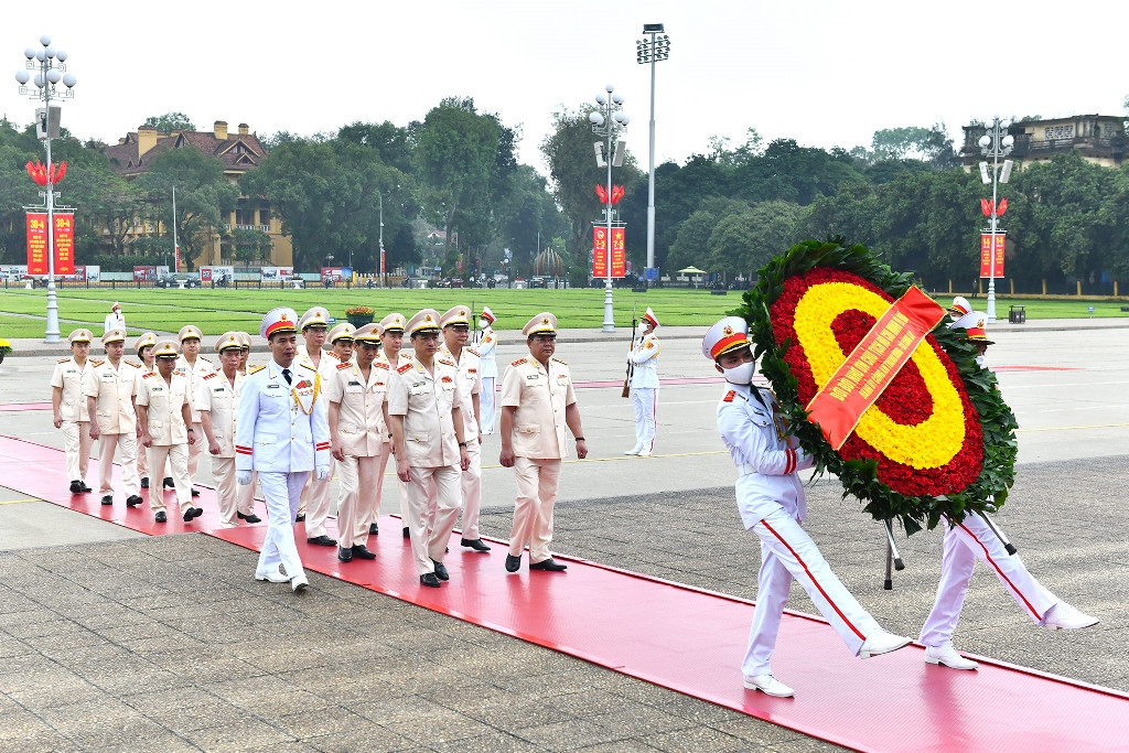 [Ảnh] Lãnh đạo Đảng, Nhà nước vào Lăng viếng Chủ tịch Hồ Chí Minh ảnh 8