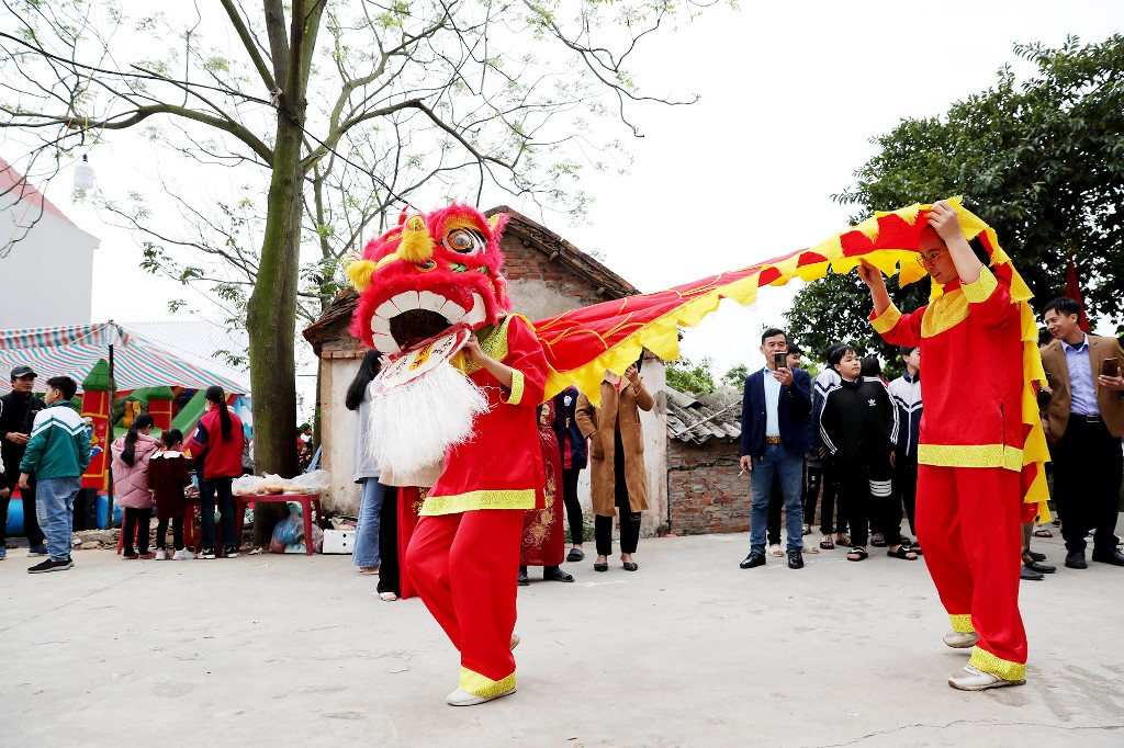 [Ảnh] Đặc sắc nghi lễ rước nước trong Lễ hội đền thờ Đức Vua Trần Minh Tông ảnh 4