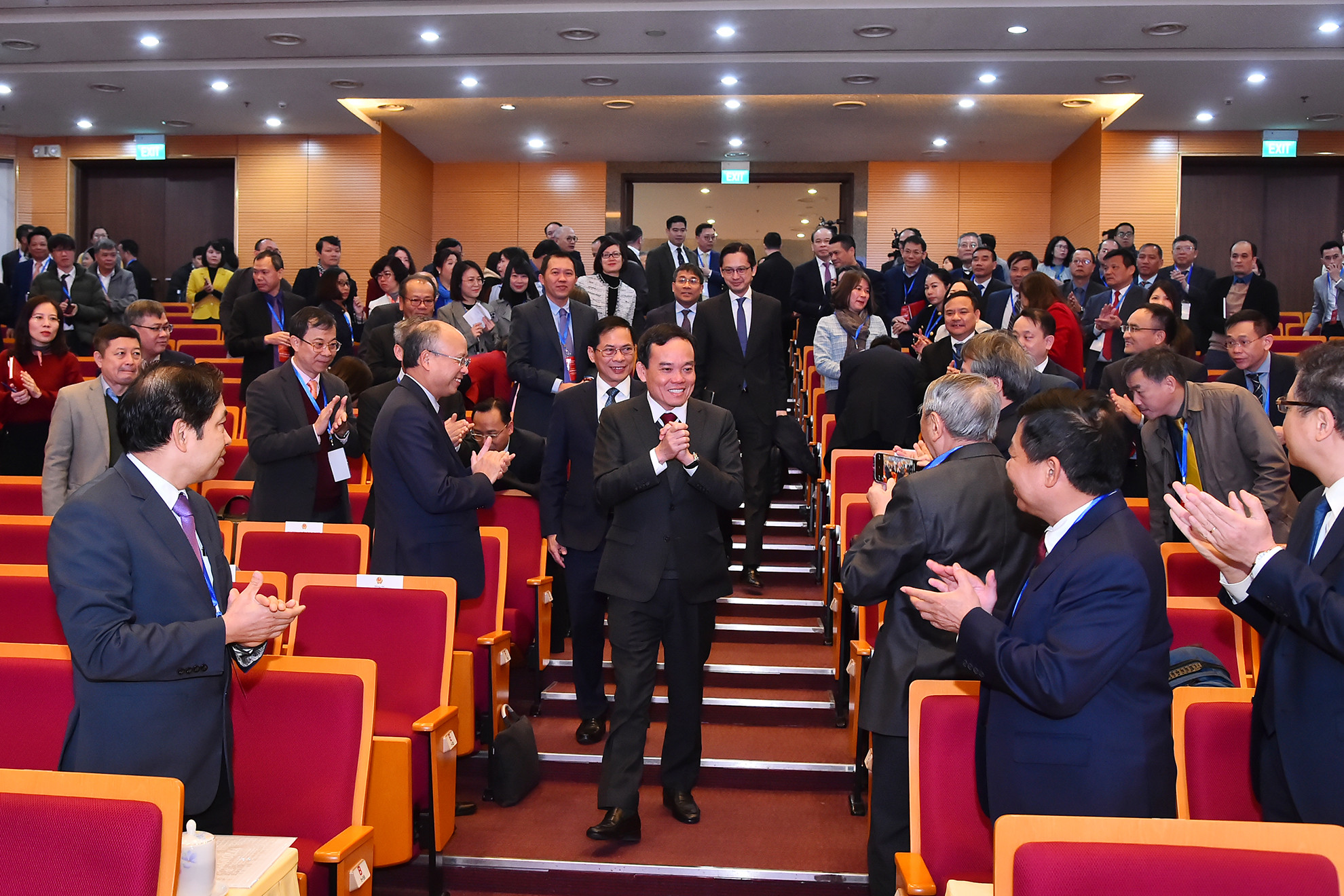 Phó Thủ tướng Trần Lưu Quang cùng các đồng chí lãnh đạo Bộ Ngoại giao tới dự Phiên họp toàn thể về xây dựng và phát triển ngành ngoại giao. Phó Thủ tướng Trần Lưu Quang cùng các đồng chí lãnh đạo Bộ Ngoại giao tới dự Phiên họp toàn thể về xây dựng và phát triển ngành ngoại giao.