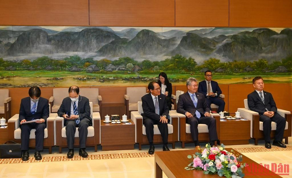 Các đại biểu nhóm Nghị sĩ hữu nghị Hàn Quốc-Việt Nam dự buổi tiếp.