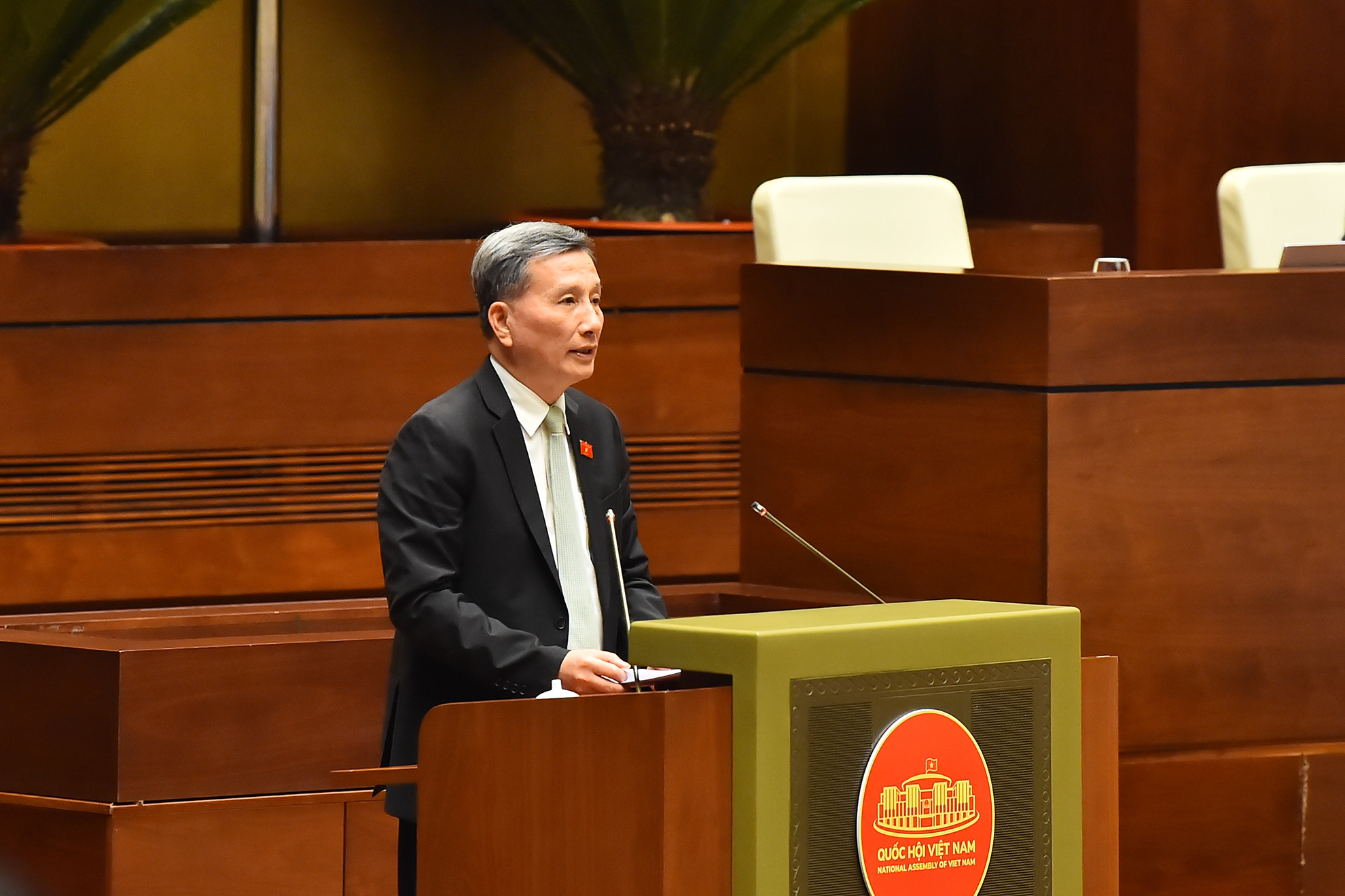 Ủy viên Ủy ban Thường vụ Quốc hội, Chủ nhiệm Ủy ban Khoa học, Công nghệ và Môi trường của Quốc hội Lê Quang Huy trình bày Báo cáo giải trình, tiếp thu, chỉnh lý dự thảo Luật Viễn thông (sửa đổi). Ủy viên Ủy ban Thường vụ Quốc hội, Chủ nhiệm Ủy ban Khoa học, Công nghệ và Môi trường của Quốc hội Lê Quang Huy trình bày Báo cáo giải trình, tiếp thu, chỉnh lý dự thảo Luật Viễn thông (sửa đổi).