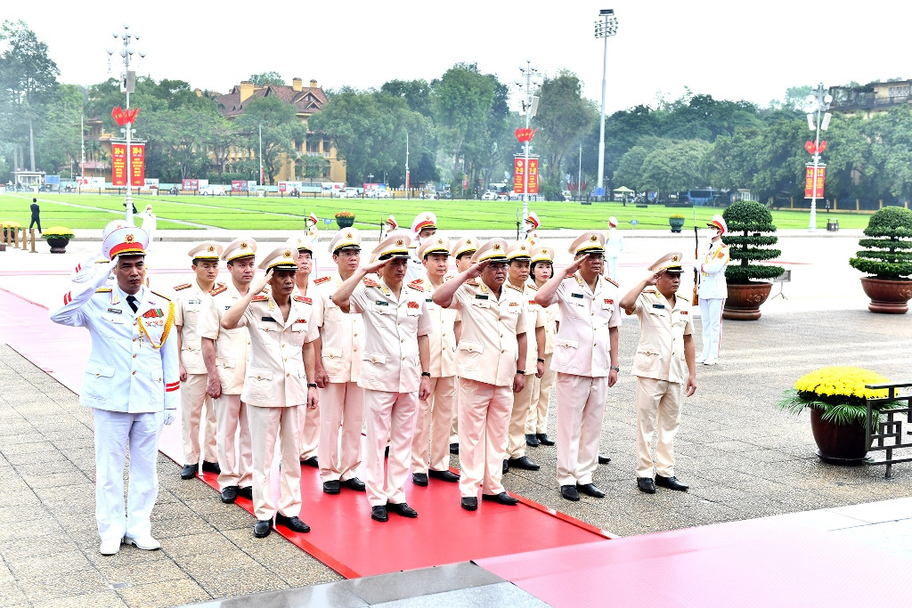 [Ảnh] Lãnh đạo Đảng, Nhà nước vào Lăng viếng Chủ tịch Hồ Chí Minh ảnh 9