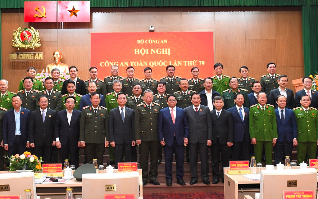 Thủ tướng Phạm Minh Chính với các đại biểu dự hội nghị.