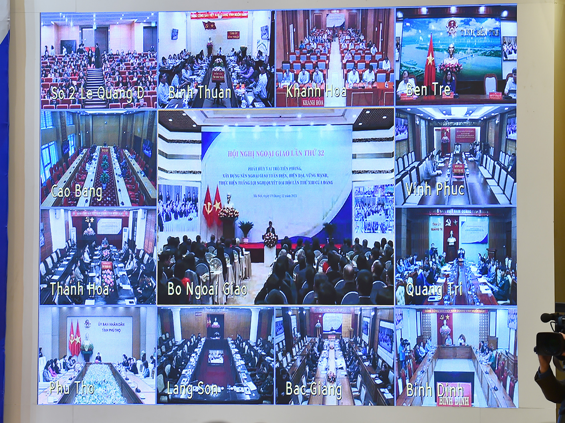 Phiên khai mạc Hội nghị Ngoại giao lần thứ 32 được kết nối trực tuyến tới các điểm cầu trên khắp cả nước.