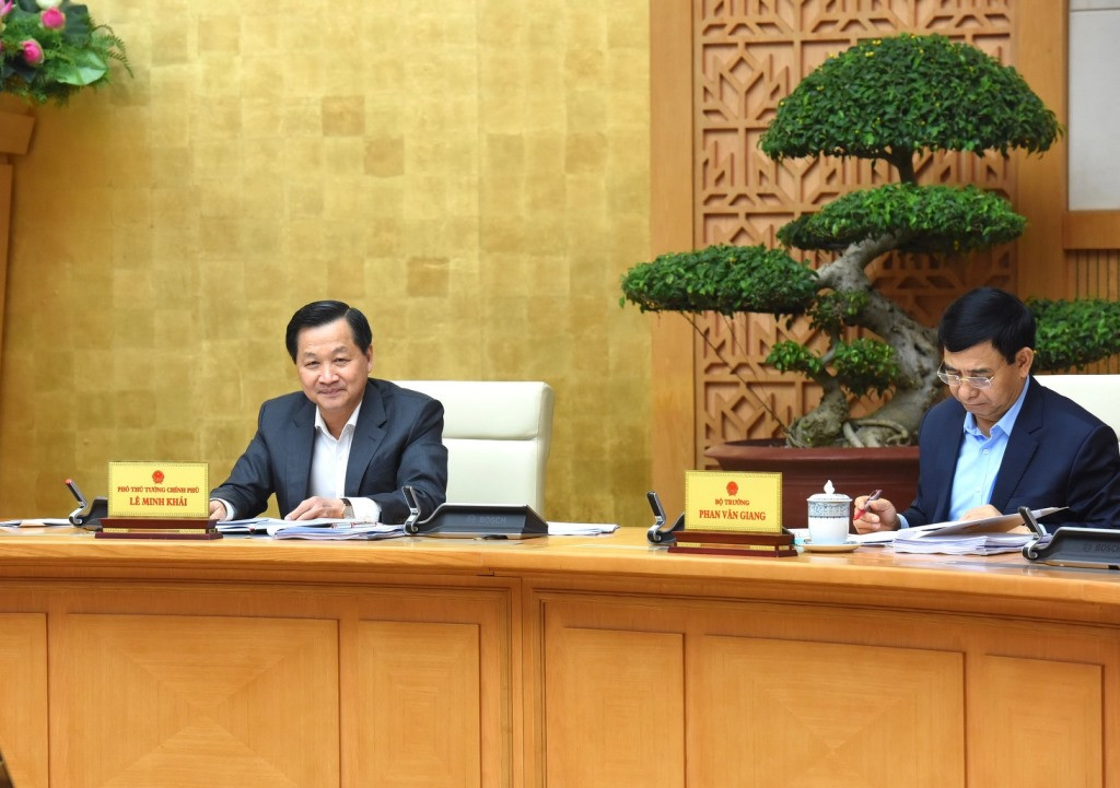 Phó Thủ tướng Lê Minh Khái phát biểu tại phiên họp. Phó Thủ tướng Lê Minh Khái phát biểu tại phiên họp.