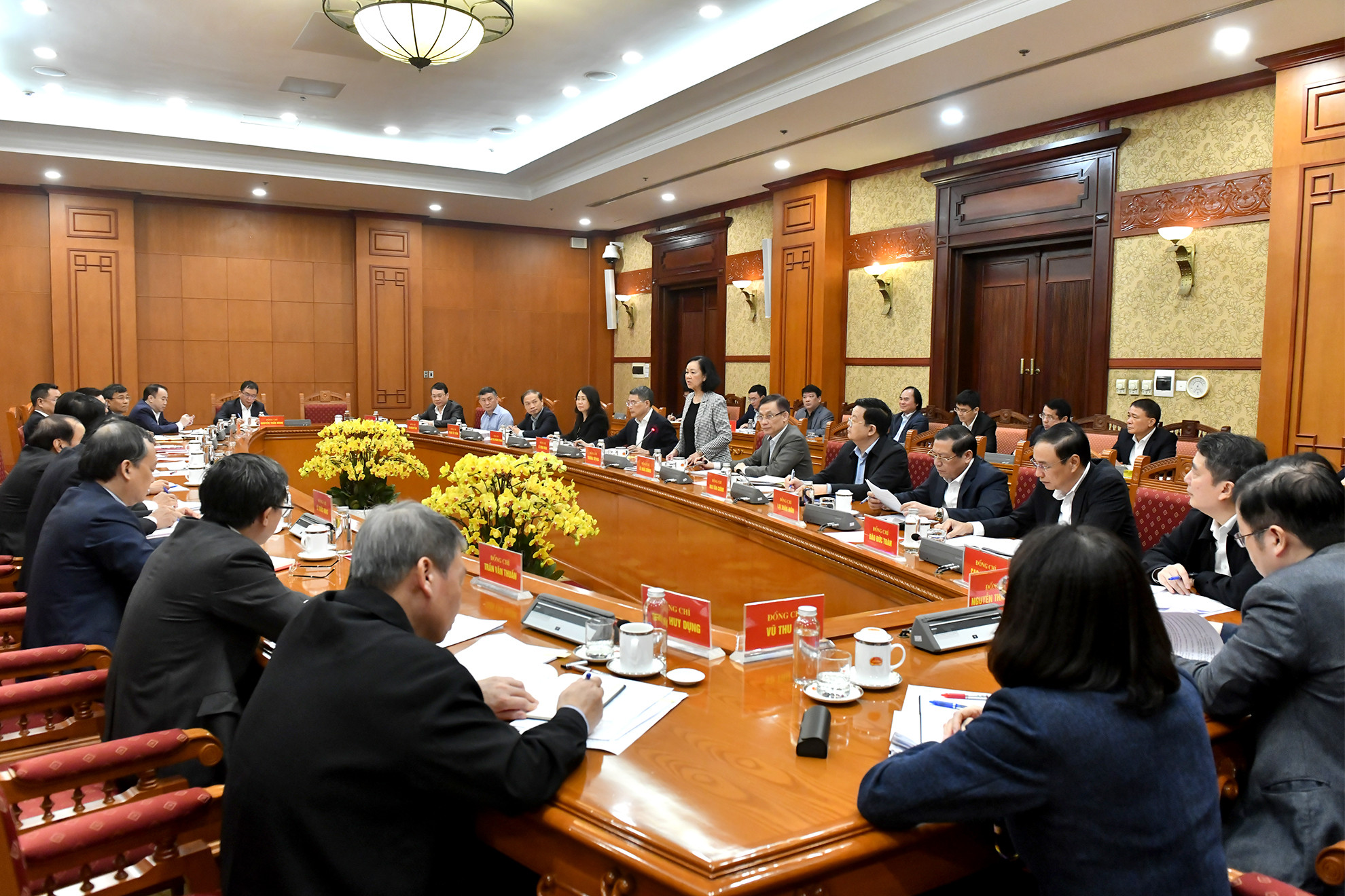 Đồng chí Trương Thị Mai, Ủy viên Bộ Chính trị, Thường trực Ban Bí thư, Trưởng Ban Tổ chức Trung ương, Trưởng Tiểu ban Tổ chức phục vụ Đại hội XIV của Đảng phát biểu kết luận phiên họp.