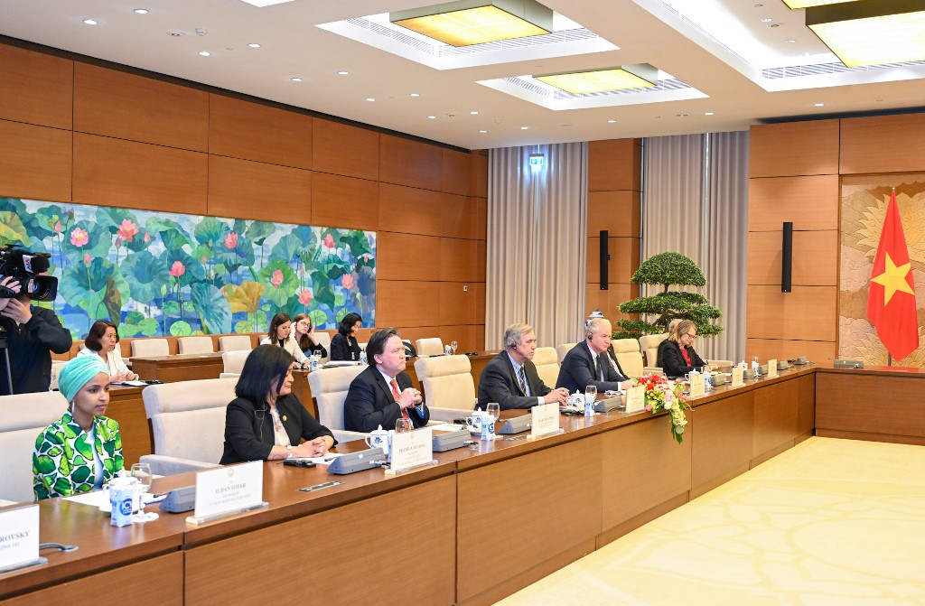 Các thành viên đoàn Nghị sĩ Hoa Kỳ dự cuộc tiếp.