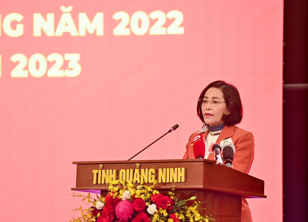 Trưởng Ban Công tác đại biểu Nguyễn Thị Thanh trình bày báo cáo tại hội nghị. Trưởng Ban Công tác đại biểu Nguyễn Thị Thanh trình bày báo cáo tại hội nghị.