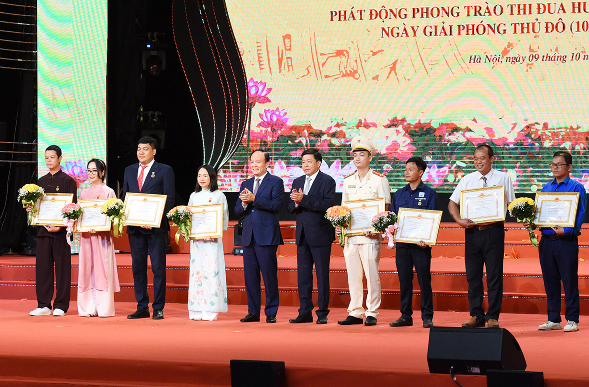 [Ảnh] Thủ tướng Phạm Minh Chính dự hội nghị vinh danh “Công dân Thủ đô ưu tú” năm 2023 ảnh 15