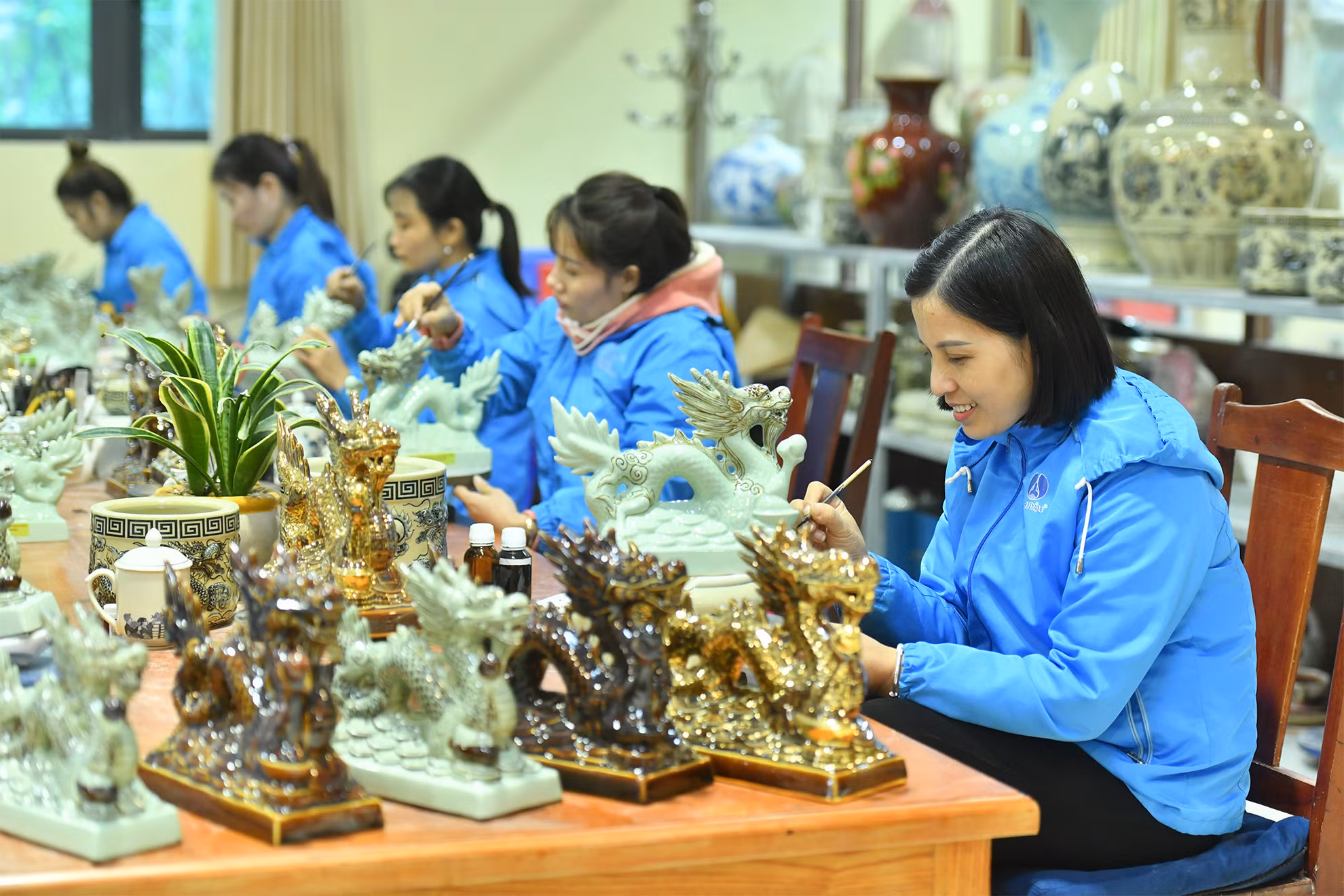 [Ảnh] Xưởng gốm Chu Đậu hối hả sản xuất hàng Tết ảnh 6