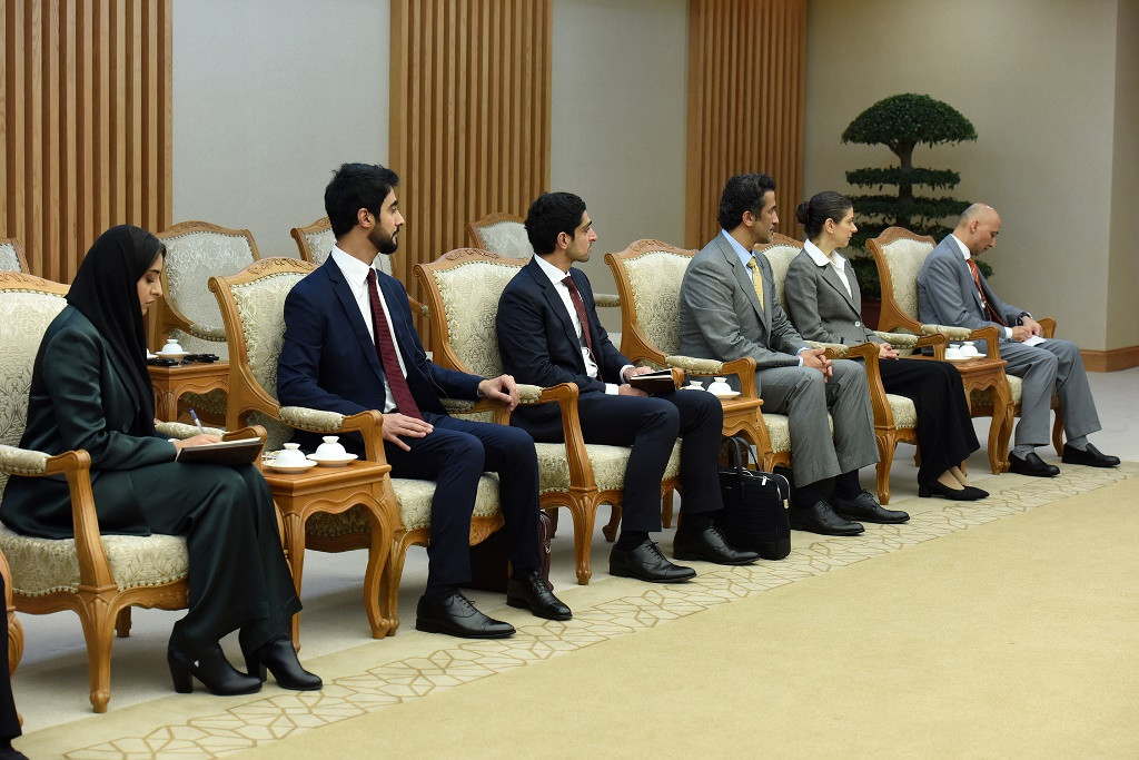 Các thành viên đi cùng Bộ trưởng Ngoại giao Các Tiểu vương quốc Arab thống nhất (UAE) Sheikh Abdullah bin Zayed Al Nahyan.