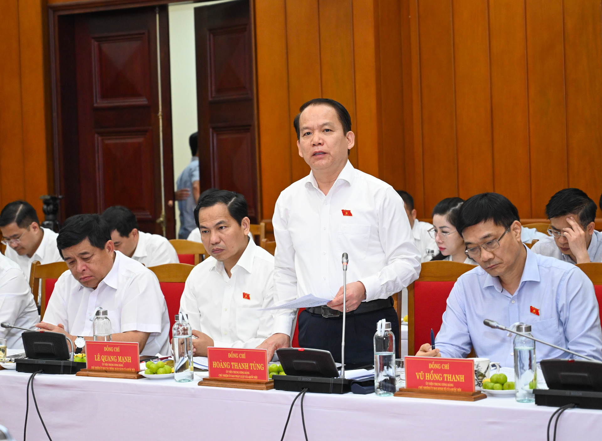 Chủ nhiệm Ủy ban Pháp luật Hoàng Thanh Tùng phát biểu tại buổi làm việc.