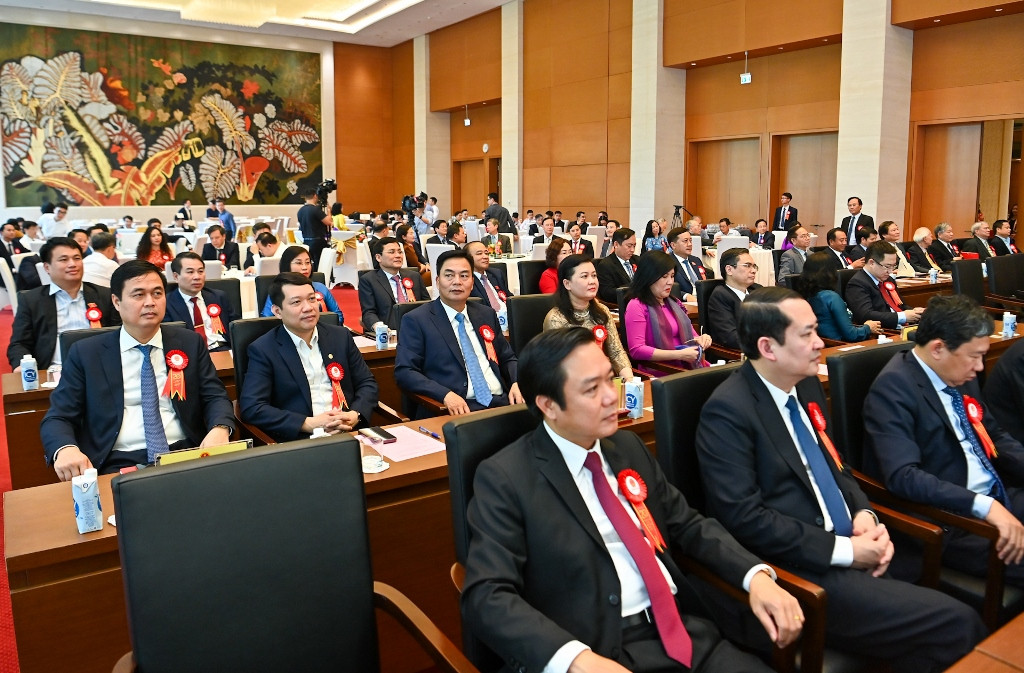 Lãnh đạo các bộ, ngành, các địa phương và các đại biểu dự lễ kỷ niệm. Lãnh đạo các bộ, ngành, các địa phương và các đại biểu dự lễ kỷ niệm.