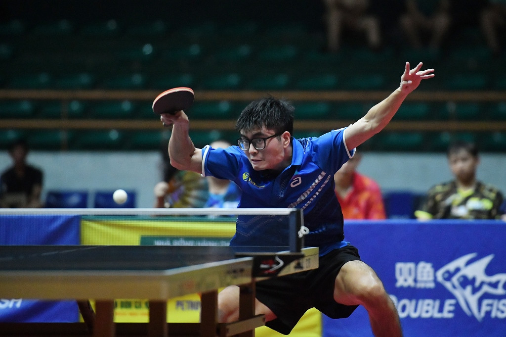 Thi đấu rất nỗ lực, tuy nhiên tay vợt Vũ Mạnh Huy bị Lê Tiến Đạt ngược dòng với tỷ số 3/2 đầy nuối tiếc. Thi đấu rất nỗ lực, tuy nhiên tay vợt Vũ Mạnh Huy bị Lê Tiến Đạt ngược dòng với tỷ số 3/2 đầy nuối tiếc.