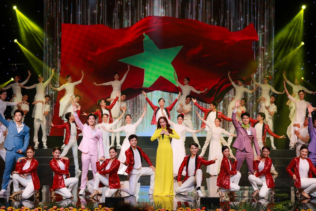 Chương trình nghệ thuật đặc sắc mở màn lễ trao giải Báo chí quốc gia lần thứ XVII.