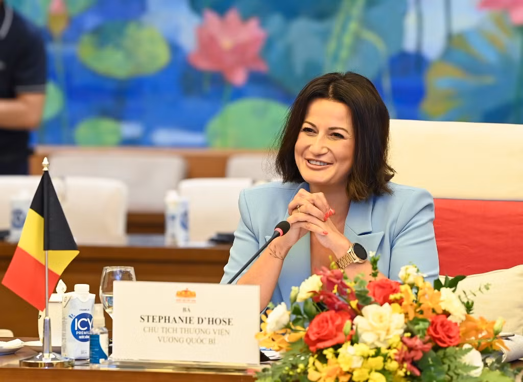 Chủ tịch Thượng viện Vương quốc Bỉ Stephanie D’Hose phát biểu tại buổi hội đàm.