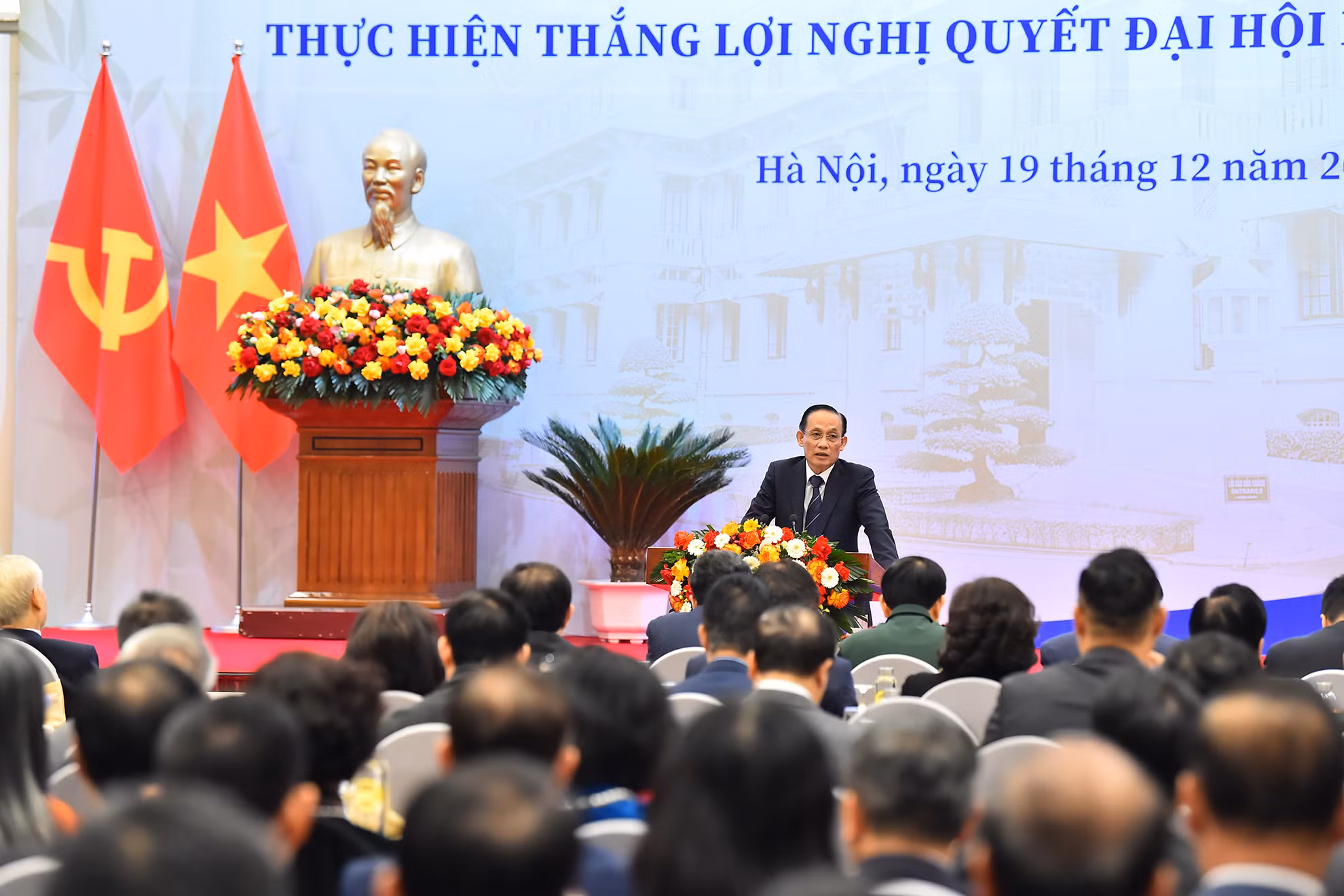 Trưởng Ban Đối ngoại Trung ương Lê Hoài Trung trình bày tham luận tại phiên khai mạc hội nghị.