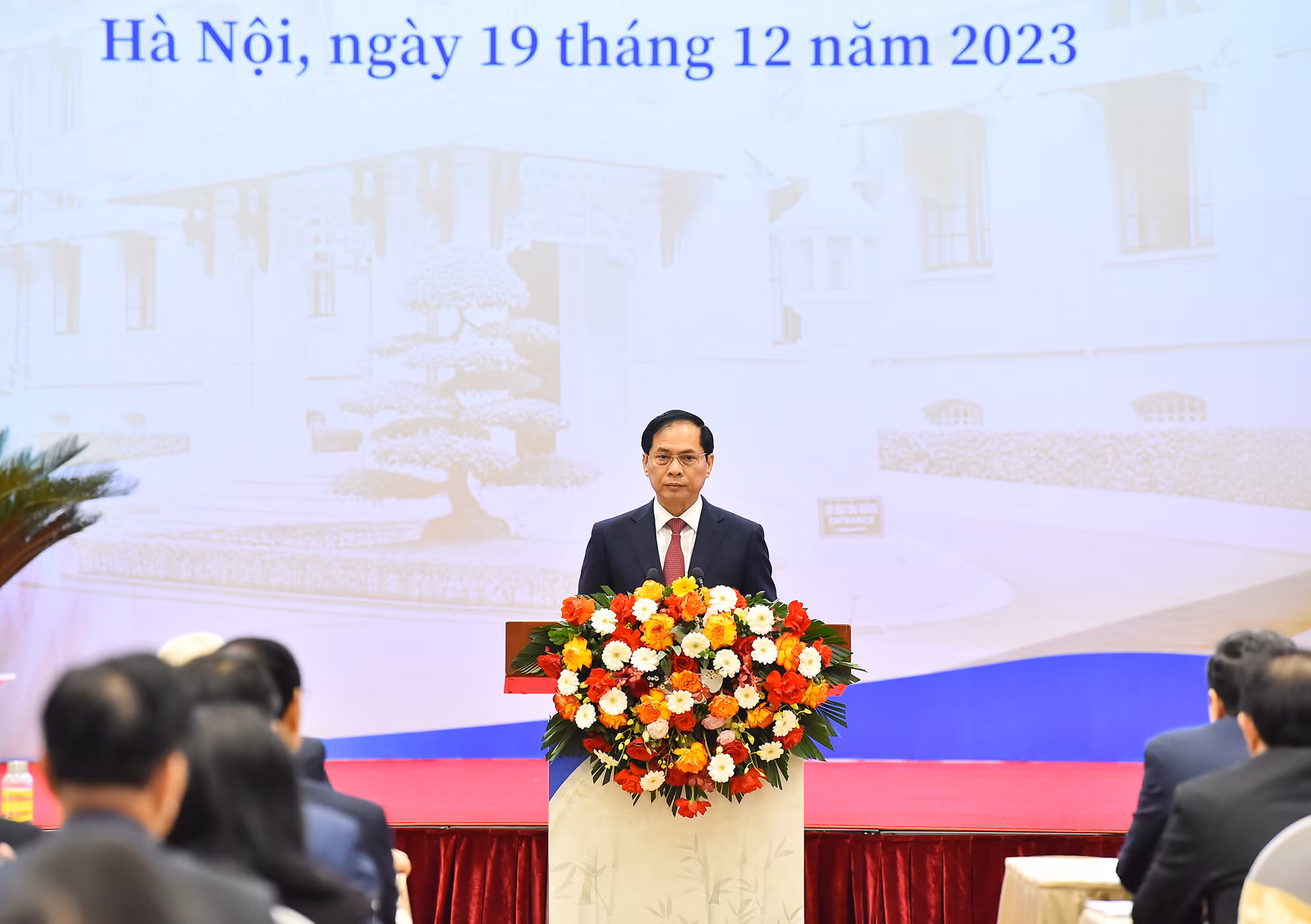 Bộ trưởng Ngoại giao Bùi Thanh Sơn trình bày diễn văn khai mạc Hội nghị Ngoại giao lần thứ 32.