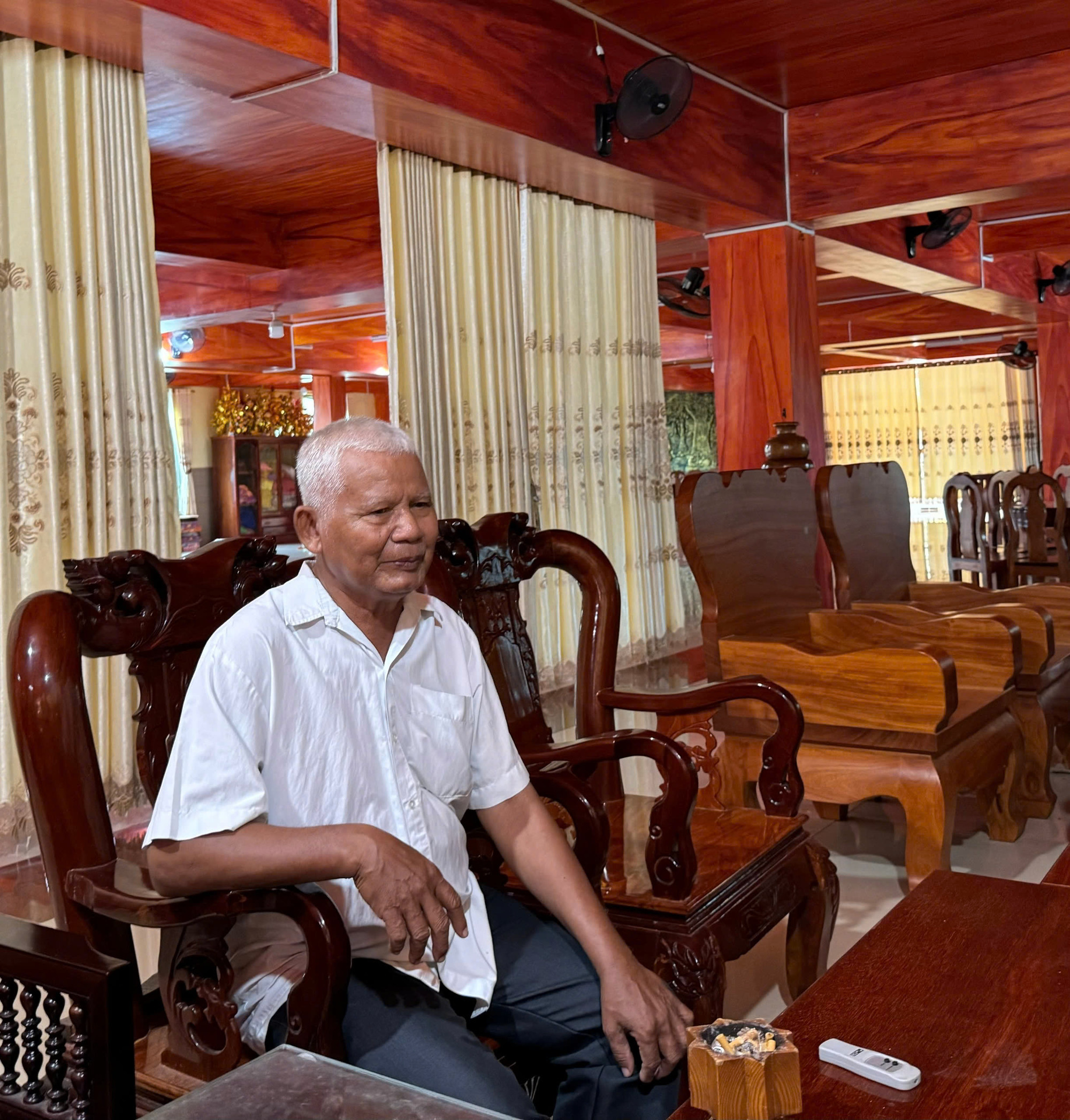 Ông Chau Neo, Àchar (người có uy tín) của ấp Sà Lôn.