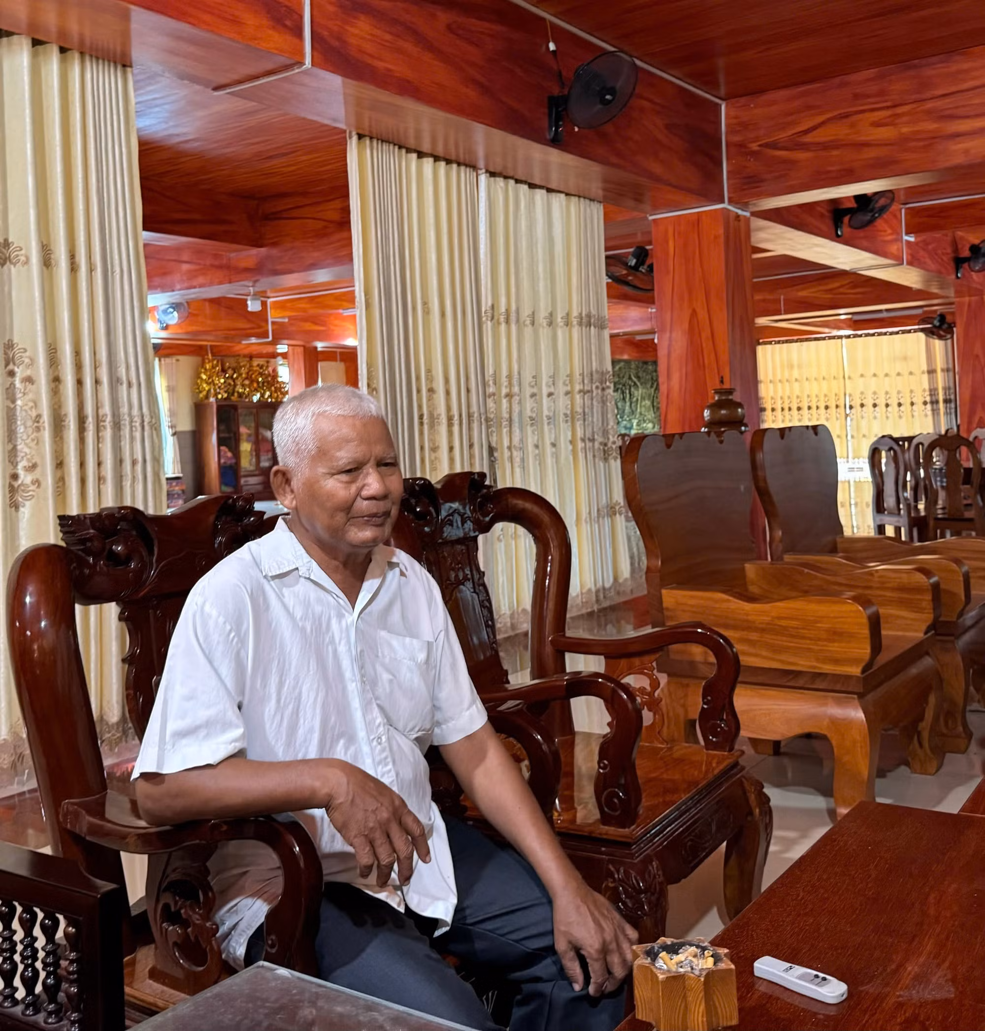 Ông Chau Neo, Àchar (người có uy tín) của ấp Sà Lôn.