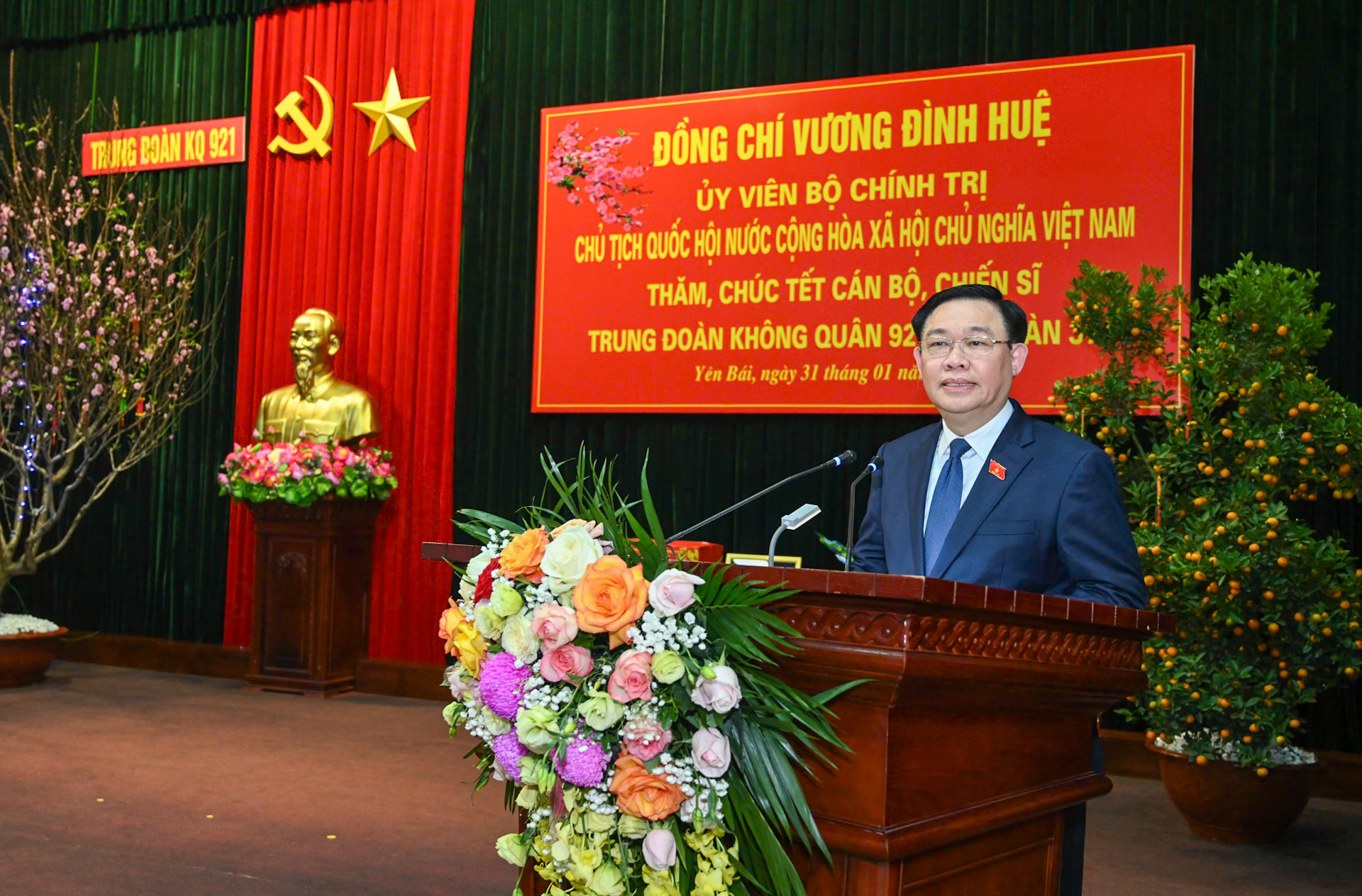 Chủ tịch Quốc hội Vương Đình Huệ phát biểu chúc Tết cán bộ, chiến sĩ Trung đoàn Không quân 921.