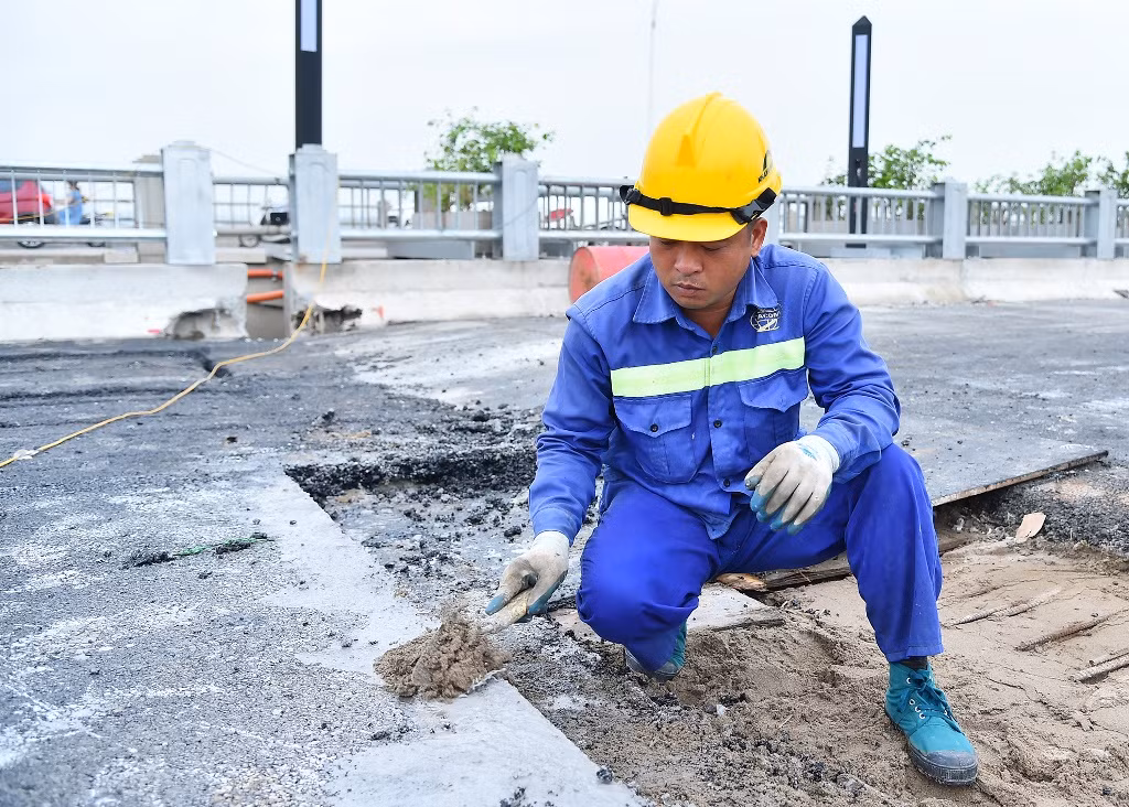 [Ảnh] Gấp rút đưa dự án cầu Vĩnh Tuy giai đoạn 2 về đích ảnh 6