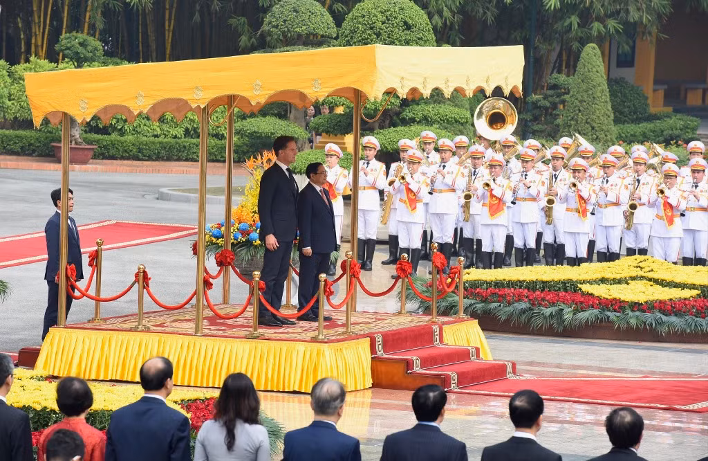 [Ảnh] Thủ tướng Phạm Minh Chính chủ trì Lễ đón Thủ tướng Hà Lan Mark Rutte ảnh 4